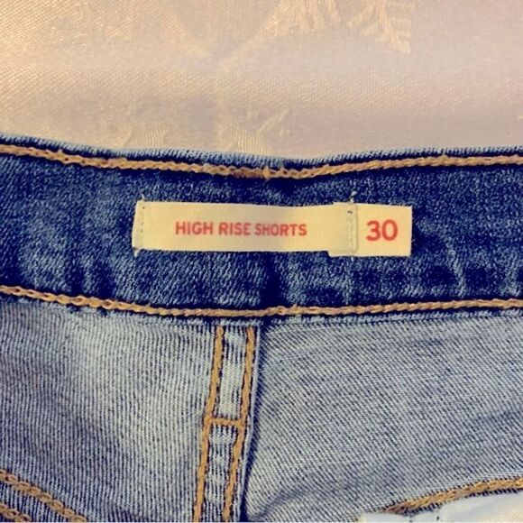 Levis High Cutoff Rise Denim Jean Shorts Raw Hem Sz 30 Gorgeous - Picture 2 of 4